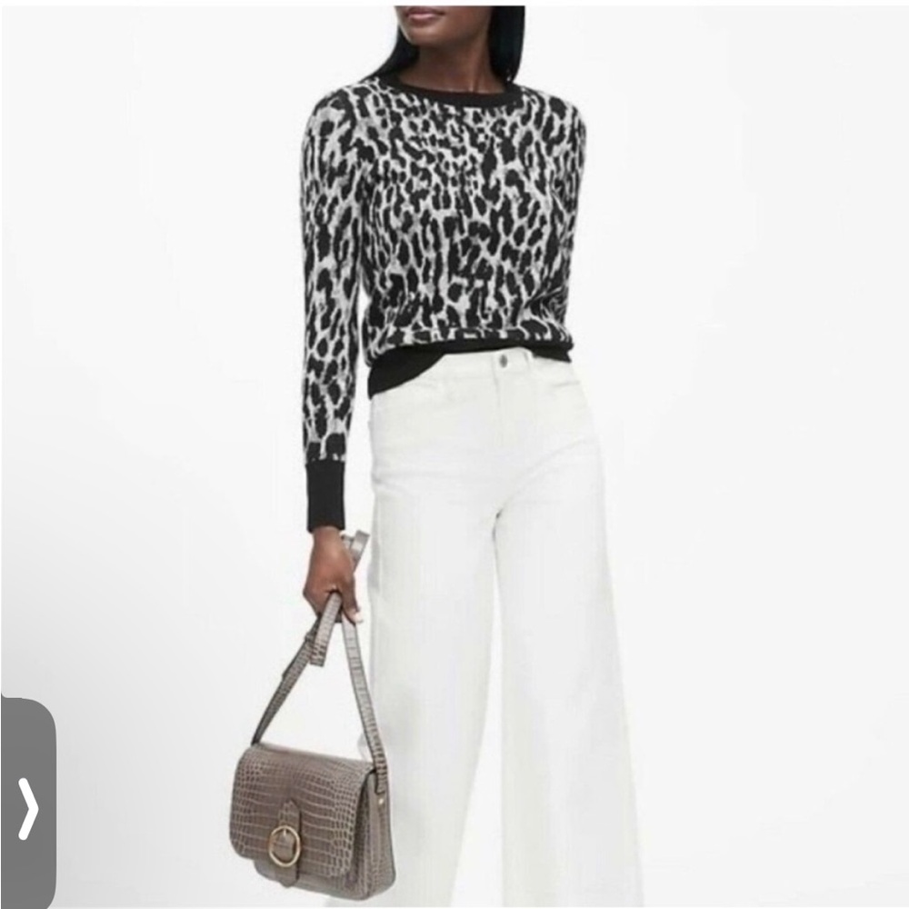 Banana Republic Leopard Print Long Sleeve Wool/ Alpaca Blend Pullover Sweater.